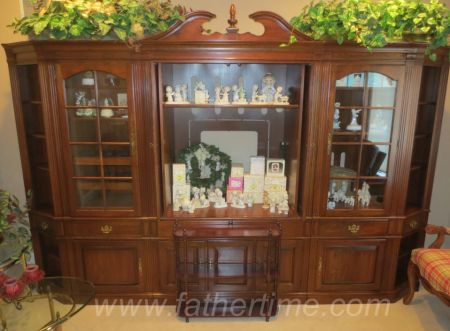 Cherry finish entertainment cabinet by Pennsylvania House, st. louis auctions, IL online auctions, father time auctions st. louis auctions